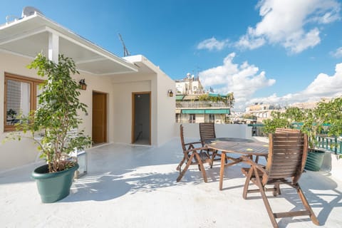 Patio, Nearby landmark, Communal lounge/ TV room, Day, Neighbourhood, Balcony/Terrace, City view, Landmark view