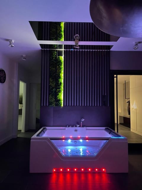 Activities, Hot Tub, Spa and wellness centre/facilities