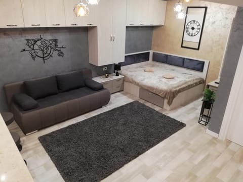 Photo of the whole room, Seating area