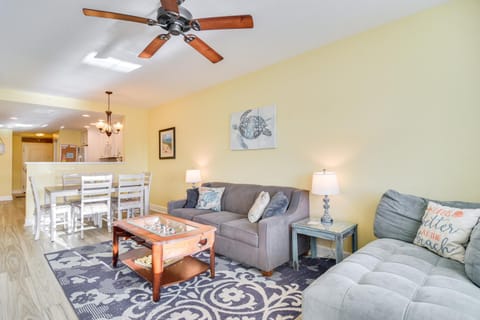 Waterfront Condo with Water Park, Walk to the Beach! Apartment in Indian Rocks Beach