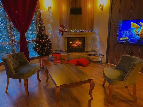 Communal lounge/ TV room, TV and multimedia, Living room