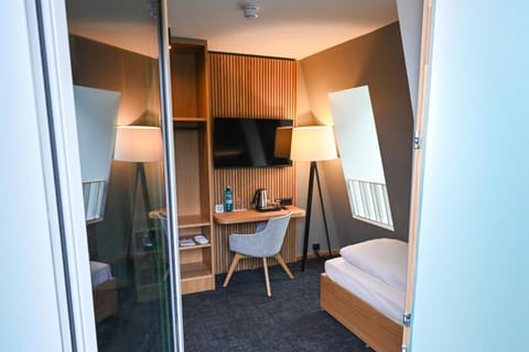 Bed, Photo of the whole room, Seating area, wardrobe