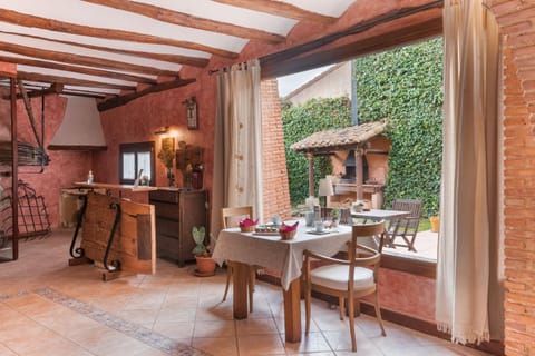 Patio, Dining area