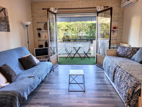 TV and multimedia, Balcony/Terrace, Living room, air conditioner