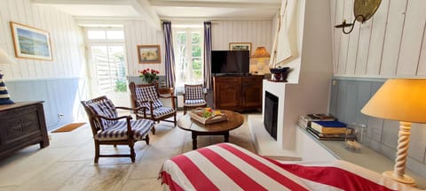 Communal lounge/ TV room, TV and multimedia, Living room, Seating area