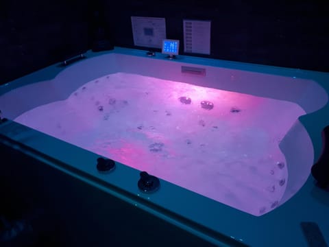 Hot Tub, Steam room, Spa and wellness centre/facilities