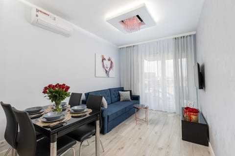 TV and multimedia, Living room, Seating area, Dining area, air conditioner