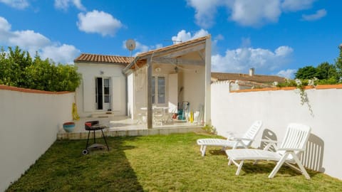 Property building, Day, Garden, Balcony/Terrace, Garden view