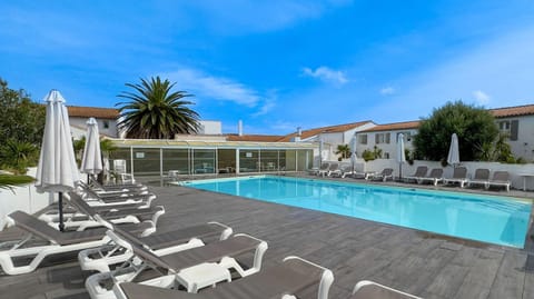 Pool view, Swimming pool, sunbed