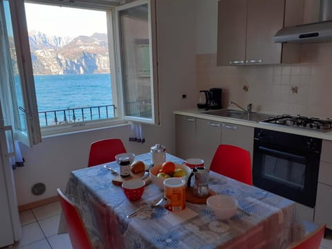 Dining area, Lake view