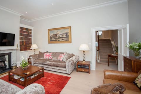 Blenheim House - Luxury City Centre Georgian Townhouse for 8 House in Bath