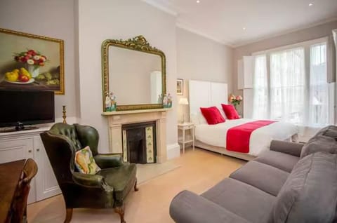 Blenheim House - Luxury City Centre Georgian Townhouse for 8 House in Bath