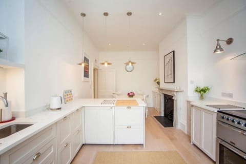 Blenheim House - Luxury City Centre Georgian Townhouse for 8 House in Bath