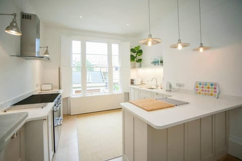 Blenheim House - Luxury City Centre Georgian Townhouse for 8 House in Bath