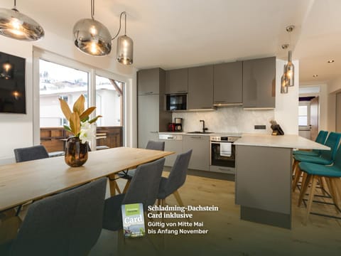 Kitchen or kitchenette, Living room, Seating area, stove