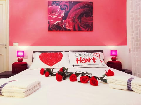 Bed, Bathroom, Photo of the whole room, Bedroom, Bath, bidet, heating, towels, elevator
