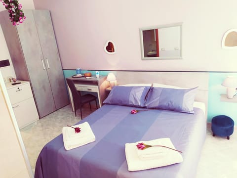 Shower, Nearby landmark, Restaurant/places to eat, Spring, Bed, Day, Night, Neighbourhood, Activities, Winter, Summer, Children play ground, Massage, Bathroom, TV and multimedia, Coffee/tea facilities, Balcony/Terrace, Lobby or reception, Spa and wellness centre/facilities, Fitness centre/facilities, Other, Decorative detail, Beach, Hiking, Cycling, Evening entertainment, Bedroom, Autumn, Pets, Guests, City view, Supermarket/grocery shop, Entertainment, group of guests, Bath, bidet, furniture, hair dryier, heating, internet, locker, microwave, minibar, oven, room service, safe, storage, toaster, towels, vending machine, wardrobe, laundry, elevator