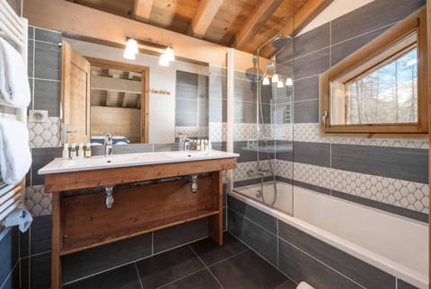 Madame Vacances Chalet Acajuma Chalet in Val dIsere