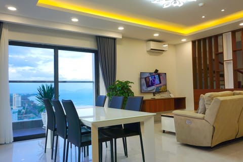 Living room, room service