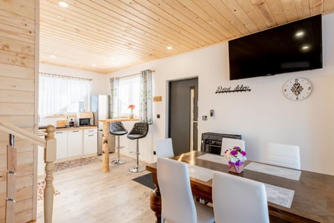 TV and multimedia, Living room, Seating area, Dining area, minibar