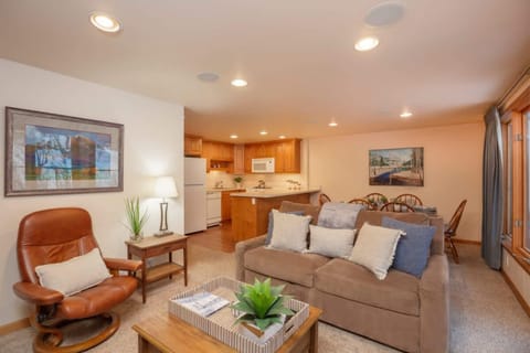 Comfort & Location - 2 BR, 2BA - Steps to Town House in Aspen