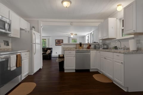 Kitchen or kitchenette, kitchen