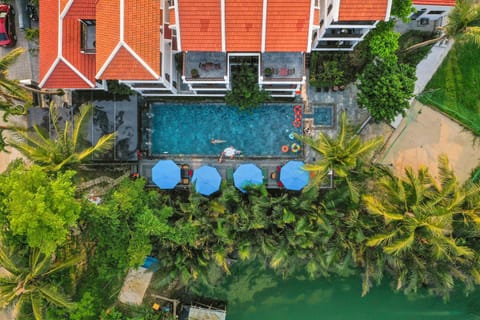 Property building, Pool view, Swimming pool