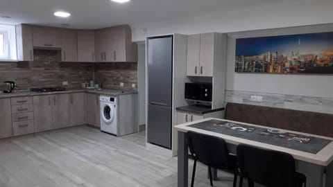 Kitchen or kitchenette, Dining area, Communal kitchen