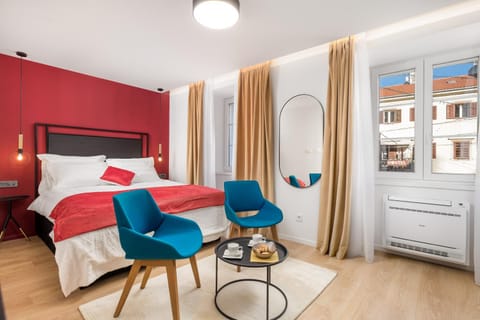 Bed, Photo of the whole room