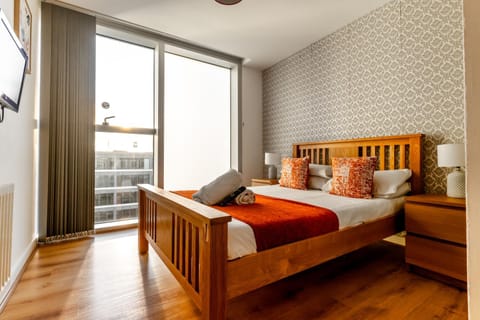 Photo of the whole room, Bedroom