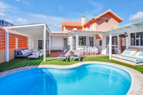 Property building, Patio, Day, Pool view, Swimming pool, sunbed