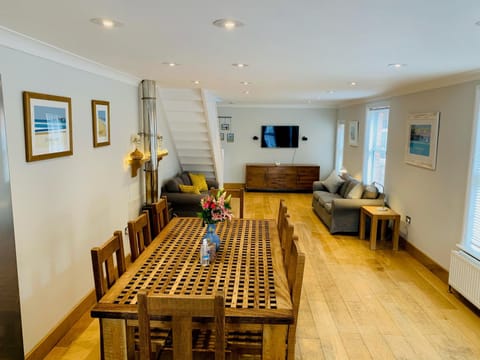Communal lounge/ TV room, Living room, Seating area, Dining area