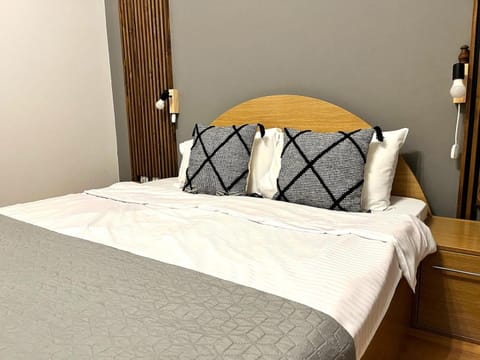 Bed, Photo of the whole room, Bedroom, Mountain view, heating, internet
