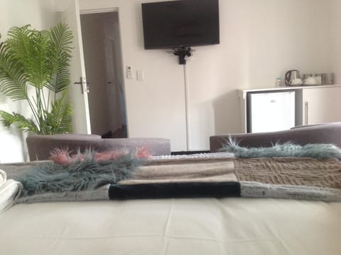 Sikelela Guest House Bed and Breakfast in Cape Town