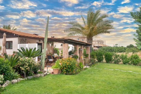 Property building, Spring, Day, Natural landscape, Garden, Garden view