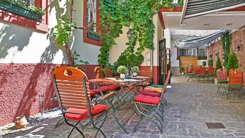 Patio, Restaurant/places to eat