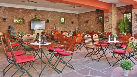 Patio, Restaurant/places to eat
