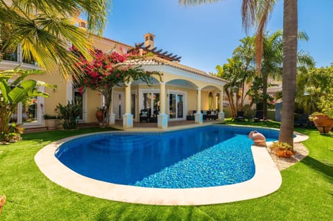 Property building, Garden, Swimming pool