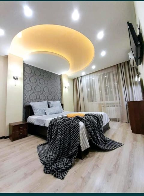Bed, TV and multimedia, Photo of the whole room, Bedroom, towels