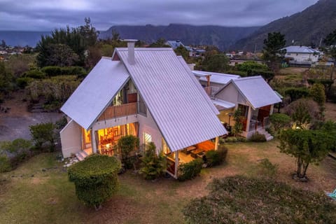 Property building, Natural landscape, Garden, View (from property/room), Garden view, Mountain view