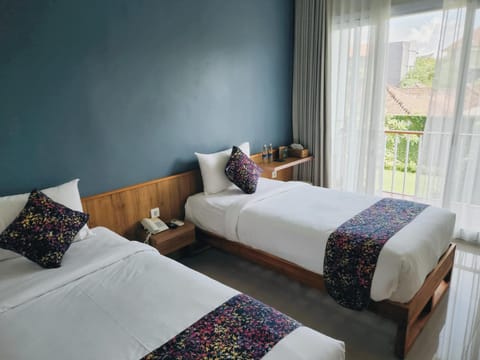 Bed, View (from property/room), Balcony/Terrace, Garden view, Pool view, towels, air conditioner