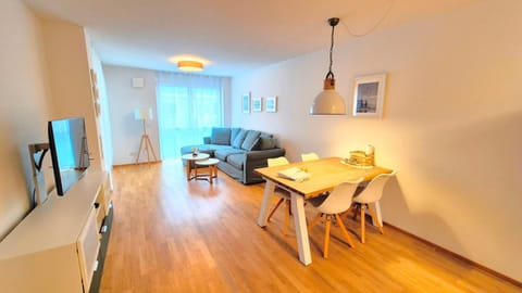 Living room, Photo of the whole room, Dining area
