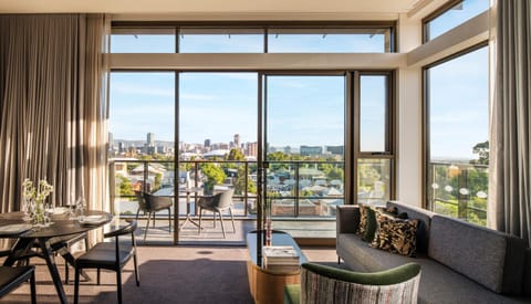 View (from property/room), Balcony/Terrace, City view