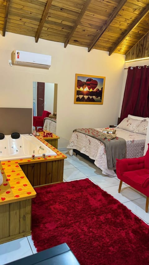 Bed, Living room, Photo of the whole room, Bedroom, air conditioner