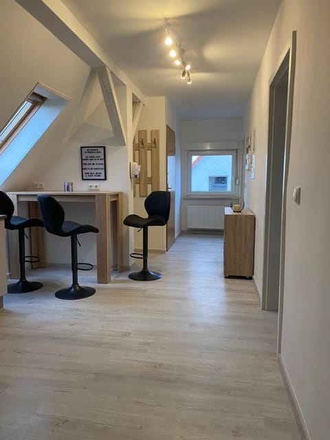 Kitchen or kitchenette, Seating area