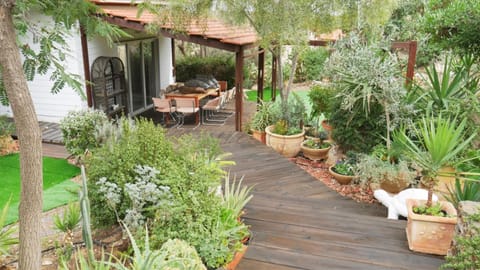 Facade/entrance, Balcony/Terrace