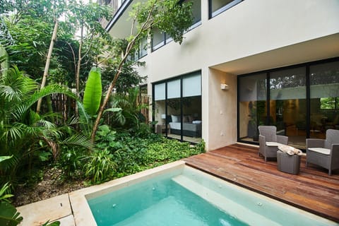 Natural landscape, Garden, Balcony/Terrace, Balcony/Terrace, Seating area, Swimming pool, Swimming pool