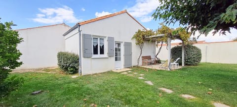Property building, Garden, Garden view