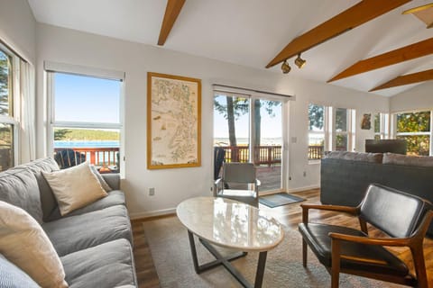 Marrowstone Island Beach Cabin Cabin in Marrowstone Island