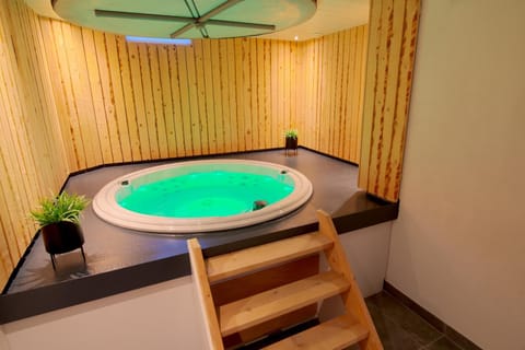 Hot Tub, Spa and wellness centre/facilities